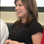 220px-Kelly_Clarkson_at_Joint_Reserve_Base_Naval_Air_Station_in_Fort_Worth_Texas